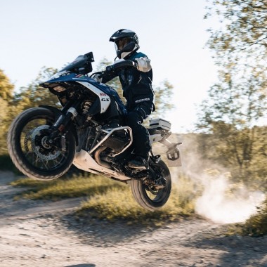 Egyre népszerűbb a motorozás – a BMW R 1300 GS toronymagasan vezeti a magyar piacot
